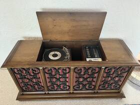 Vmt54 Rca Vintage Stereo Console And Record Player With Original Instruction Manual