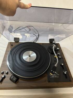 Lab-240 Realistic Vintage Record Player Audio With Repeat Automatic