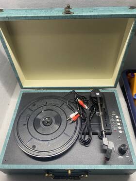 M433 Rohs Suitcase Record Player Model
