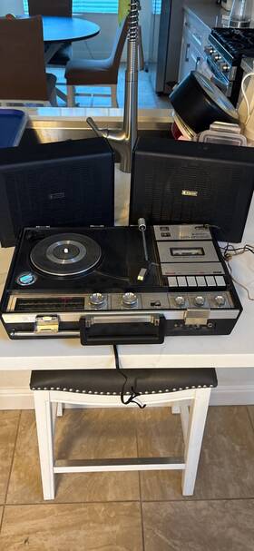G-2612k Sanyo 151528 Portable Stereo Music Center With Microphones