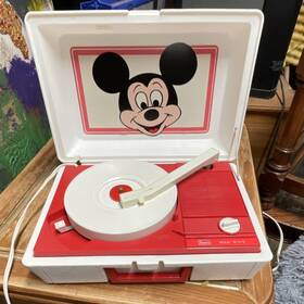 171.29060700 Sears Mickey Mouse Vintage Record Player White Red Collectible