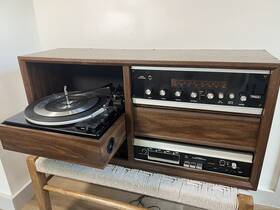 171.32780200 Sears Vintage 1980s Record Player 8-track Am/fm Stereo Wood Grain Powers On