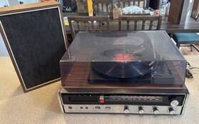 400.91713800 Sears 1970 S Vintage Stereo Receiver / Turntable 8 Track. All Original With Speaker