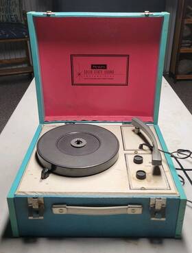 390-323 Sears 1963 Solid State 5 Speed Portable Suitcase Record Player Works New Needle