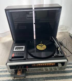 400.91941 Sears Am Fm Stereo System Tape Record 8 Track Player Everything Works