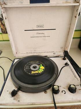 6253 Sears 1960s Silverstone Portable Record Player Model White And Blue Turntable