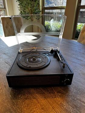 R608 Seasonlife Record Player Barely Used Vintage Turntable