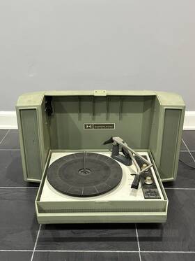 528.32623101 Silvertone Stereo Solid State Portable Record Player Green Read