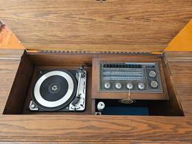 3c-319-a1 Sylvania Vintage Record Player And Cabinet