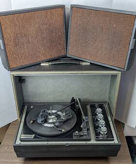 Exponent4 Sylvania Exponent4/16 Vintage Exponent 4/16 Stereo Portable Turntable - Powers On Read Desc