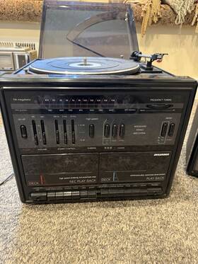 Sy2157 Sylvania Vintage Record Player With Speakers