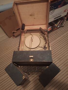 341-2 The Voice Of Music Vintage V-m Corporation Portable Record Player With Storage Table