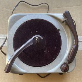 972-a The Voice Of Music Vintage V-m Record Player / Turntable Model