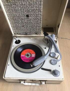 The Voice Of Music Model-991 Vintage 1960s V/m Model 991 Portable Record Player - Read