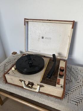 4dc-6607 Truetone Vintage Imperial Portable Record Player Turntable 4dc 6607 Works