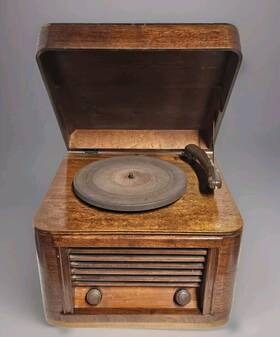 D2603 Truetone Vintage 1946 3-tube Tabletop Wood Cabinet Turntable Record Player