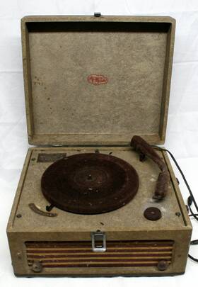 150-a V-m Trio Speed Vintage Tri-o-speed Model Record Player