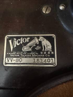 181401 Victor Record Player Vintage