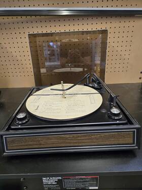 1857-1 Vm Corp Vintage 1950s Record Player By Model