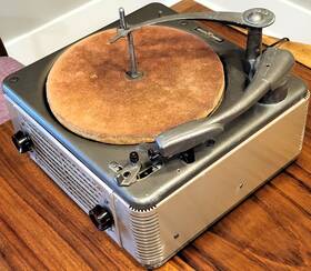 100-608 Webcor Nice Vintage 1951 Webster Chicago Record Player Tube Amp And Speaker Metal Case