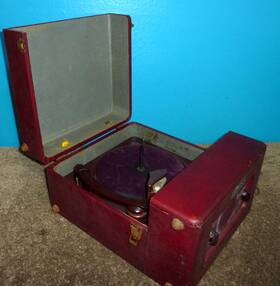 161-i Webster-chicago Portable Phonograph Turntable Needs Work