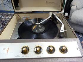 H68acs2 Westinghouse Portable Stereo Record Player