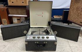 H79acs1 Westinghouse Vintage Portable Turntable Untested For Parts/repair Only