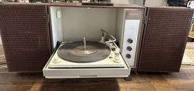 7552w Zenith Stereo Phonograph Record Player Solid State Fold-out Speakers Usa