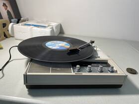 B525 Zenith Vintage Solid State Portable Record Player 33&45 Rpm Am Radio Works