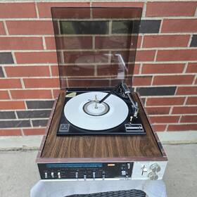 D715 Zenith Vintage Solid State 4 Channel Stereo Record Player Model With Duster