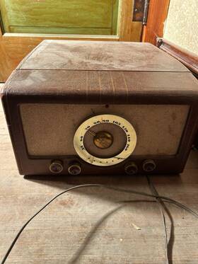 H665r Zenith Record Player Model