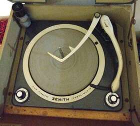 Hf660 Zenith Cobra-matic Tube Radio Phonograph Portable Record Player Works Great