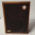 Realistic MC-500 Vintage Speaker Oiled Walnut Veneer 40-1981. Fixed Price $25.00.