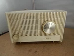 Vintage 50'S Rca Victor Am Tube Table Radio RJA11Y White Mcm. Fixed Price $29.25.
