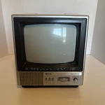 Vintage Magnavox 9" Solid State Receiver Tv Color Analog 1984 Free Shipping. Fixed Price $134.00.