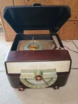 Vintage 1954 Zenith Cobra Matic Model L566 Bakelite Tube Table Radio Phonograph. Fixed Price $114.50.