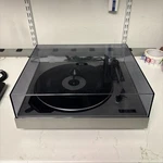 Realistic Lab 89 Turntable Works/spins/plays. Fixed Price $99.00.