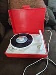 Realistic Portable Phonograph Cat # 13-118 Tested And Works Read. Fixed Price $50.00.