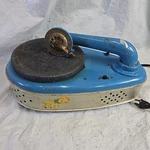 1945 Spear Products M400 Vintage Tin Litho Childrens Phonograph Restorative. Fixed Price $64.90.