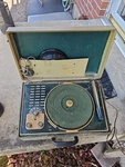 Wilcox Gay Recordette Sr. Radio And Disc Recording Phonograph. Fixed Price $75.00.