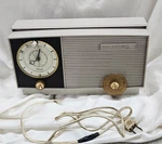 Rca Victor Gray 5-TUBE Alarm Clock Am Radio Model 1-RD-11 Rva 113592. Tested.. Fixed Price $23.99.