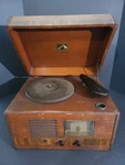 Victor Victrola Radio/record Player Model 100 Circa 1939/40. Fixed Price $192.00.