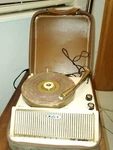 Vintage Steelman 4D20 Audio Spectrum Portable Leather Suit-case Record Player. Fixed Price $37.00.