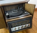 1975 Magnavox Vintage End Table With Record Player, 8-TRACK And Am/fm Stereo. Fixed Price $599.99.