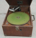 Antique Vtg 1920S Victor Talking Machine VV-50 Phonograph Record Player. Fixed Price $400.00.