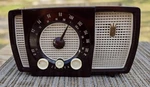 Mid-century 1951 Zenith Model Y723 Bakelite Tube Table Top Radio Maroon. Fixed Price $75.00.