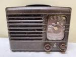 1947 Emerson 518 Mcm Electric Tube Radio Brown Bakelite Case Read. Fixed Price $75.00.