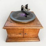 Victor Victrola Style Vv-vi Tabletop Phonograph And Records Antique Read All. Fixed Price $375.00.