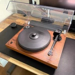 Pro-ject 2XPERIENCE Sb Sgt. Pepper Limited Edition No Cartridge Included. Fixed Price $549.99.