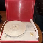 Realistic Portable Phonograph Cat # 13-118 Read. Fixed Price $15.99.